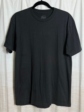 🌵 2 for $10
Fresh Clean Tees | Men's Black Crewneck T-Shirt | L